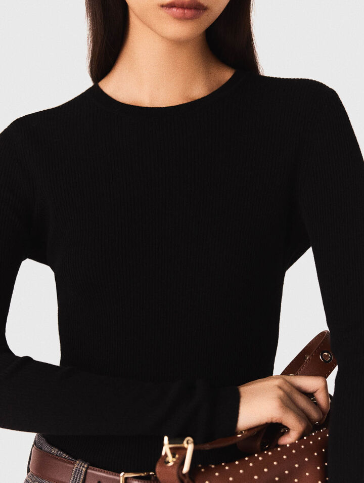 Second-skin round neck jumper