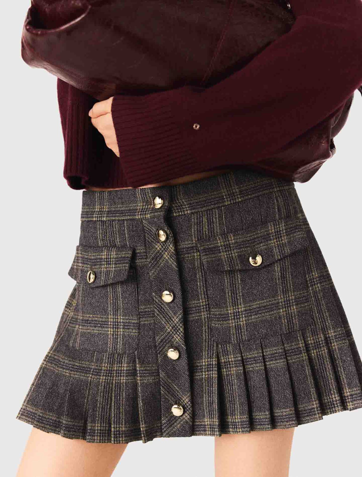 Short pleated checked skirt