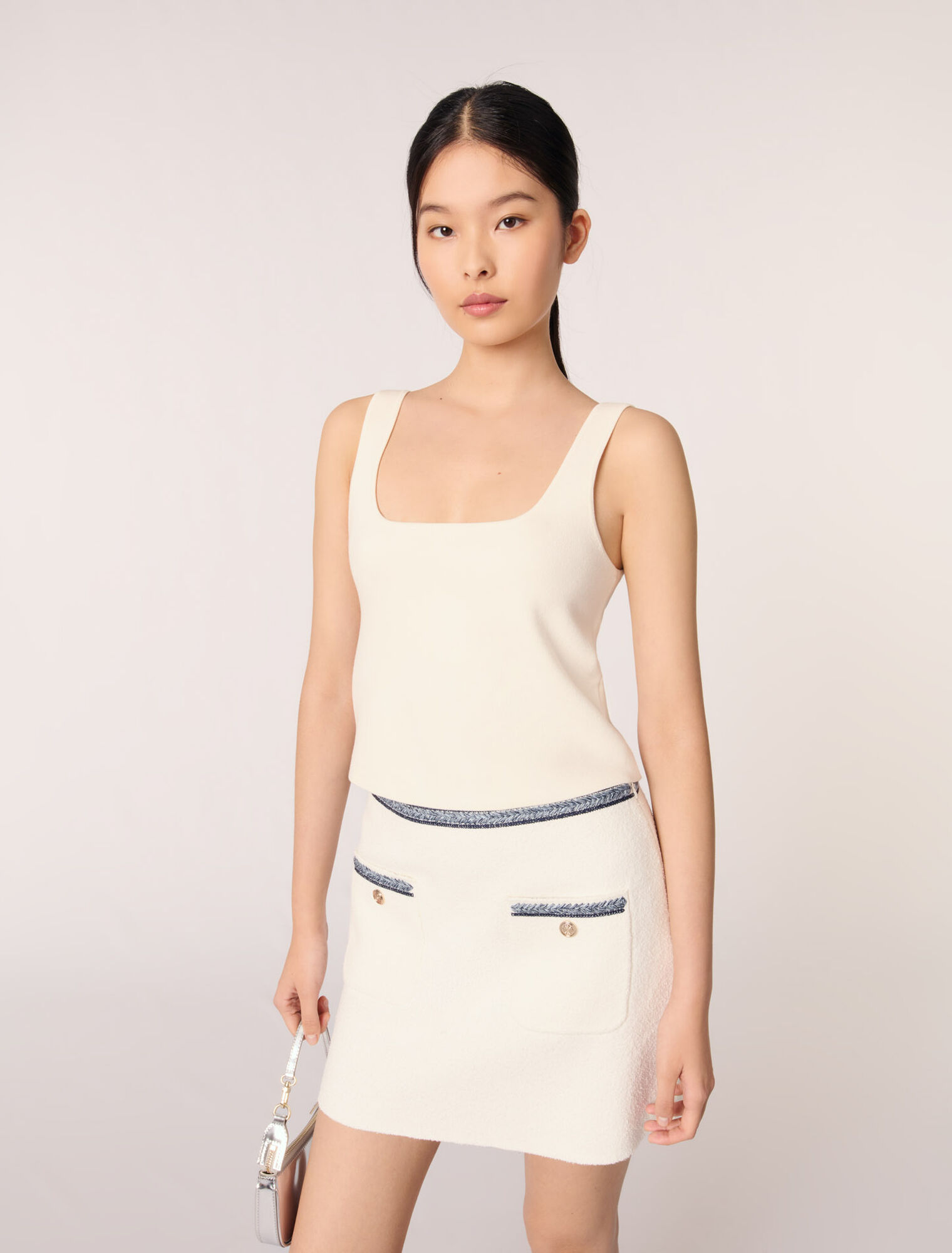 Short skirt with contrasting trim Short skirt with contrasting trim