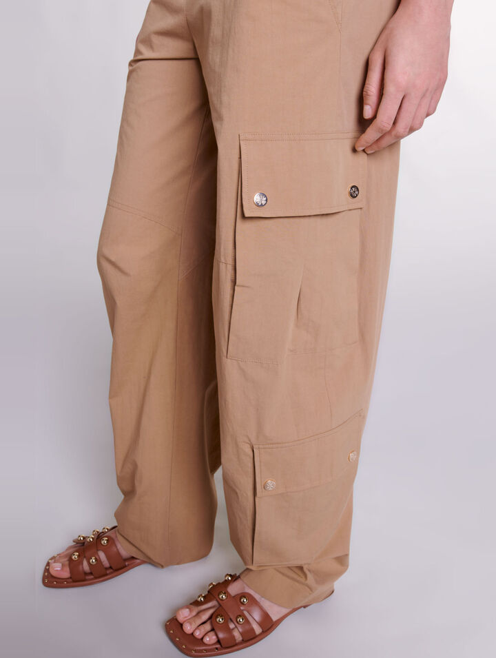 Cargo trousers with pockets