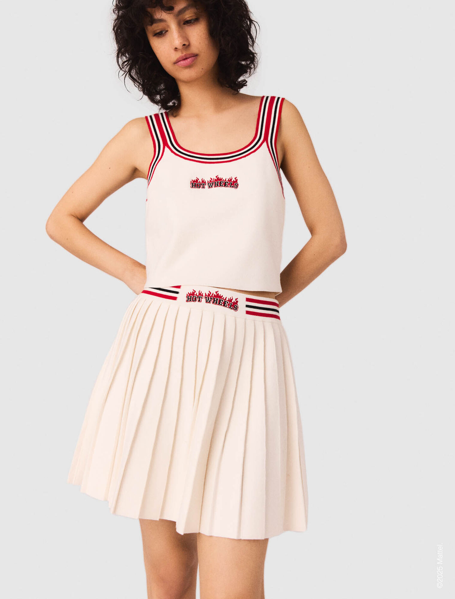 Short pleated knitted skirt