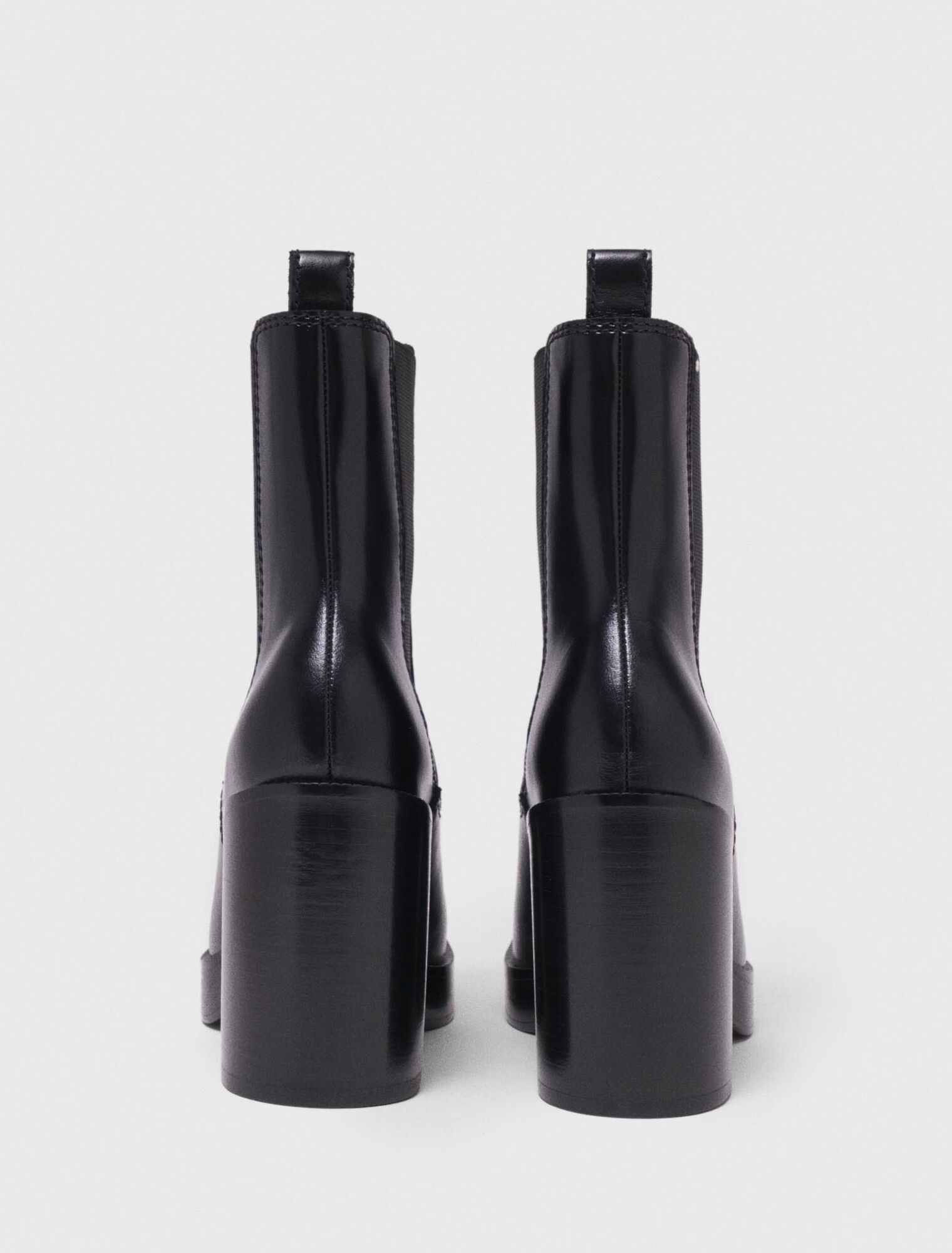 Heeled leather Chelsea boots