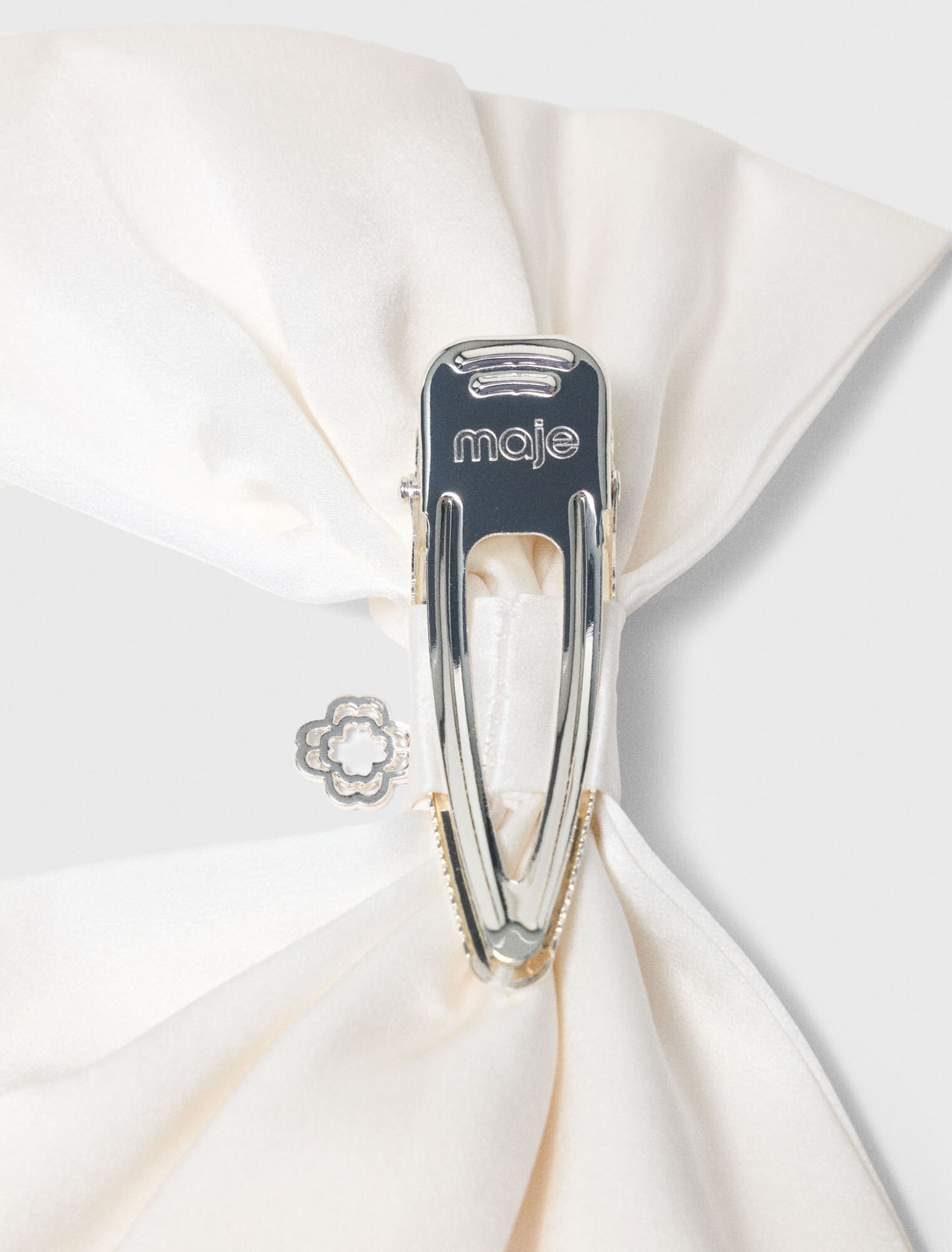 Satin-effect bow barrette