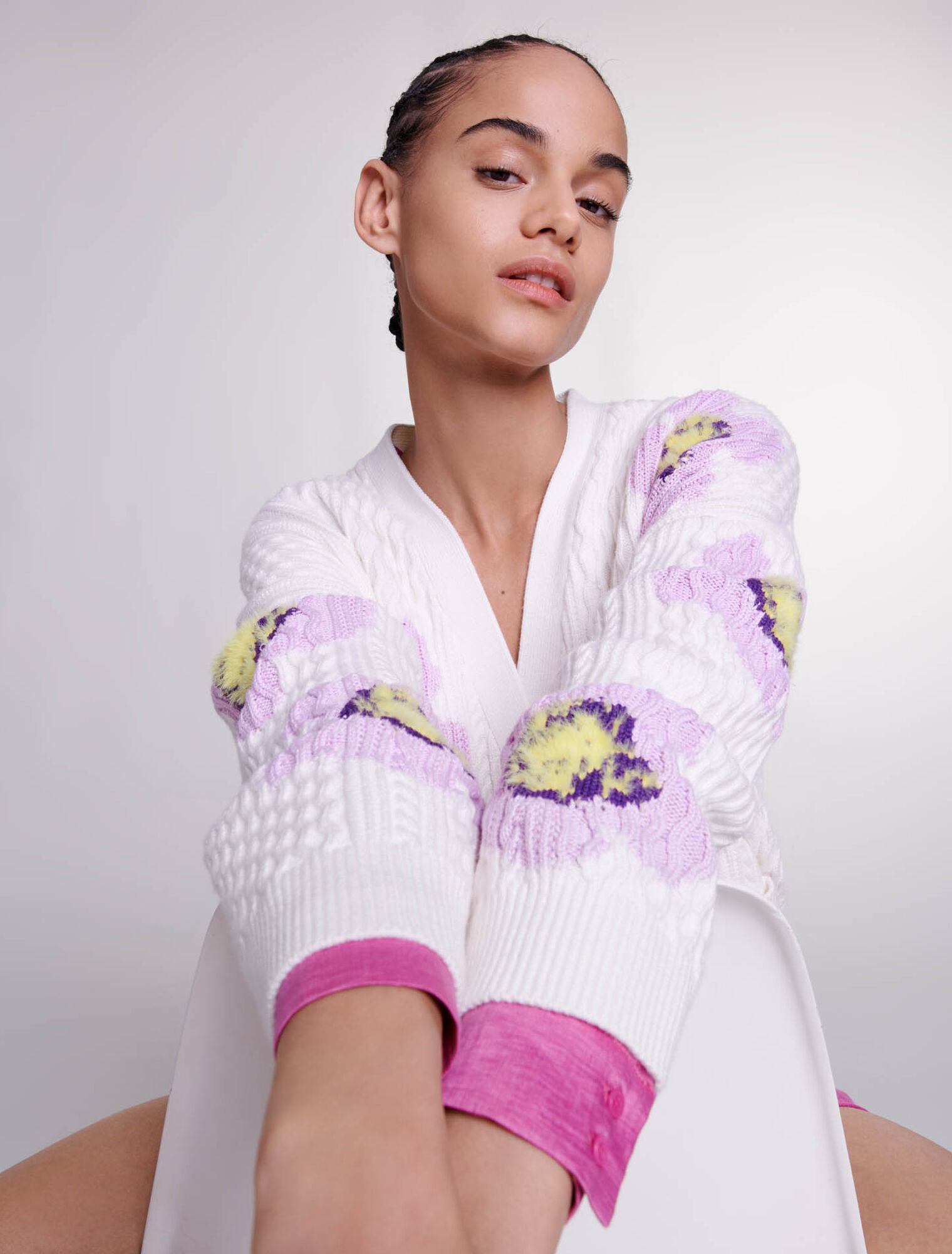 Knit cardigan with flowers