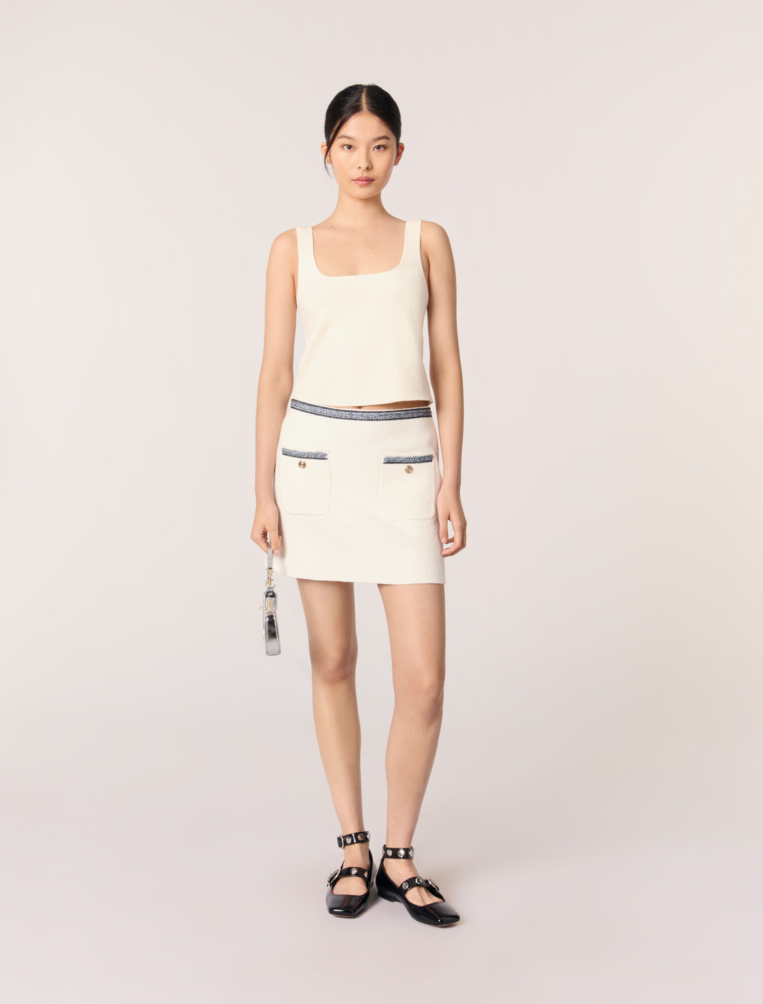 Short skirt with contrasting trim Short skirt with contrasting trim
