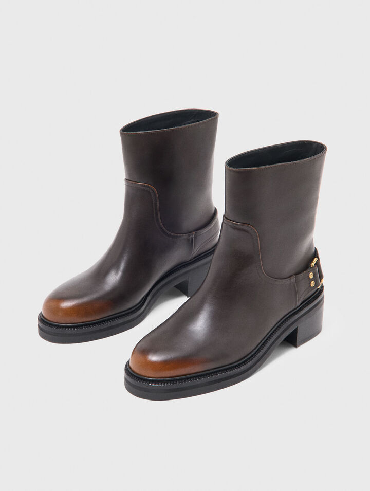 Flat leather ankle boots
