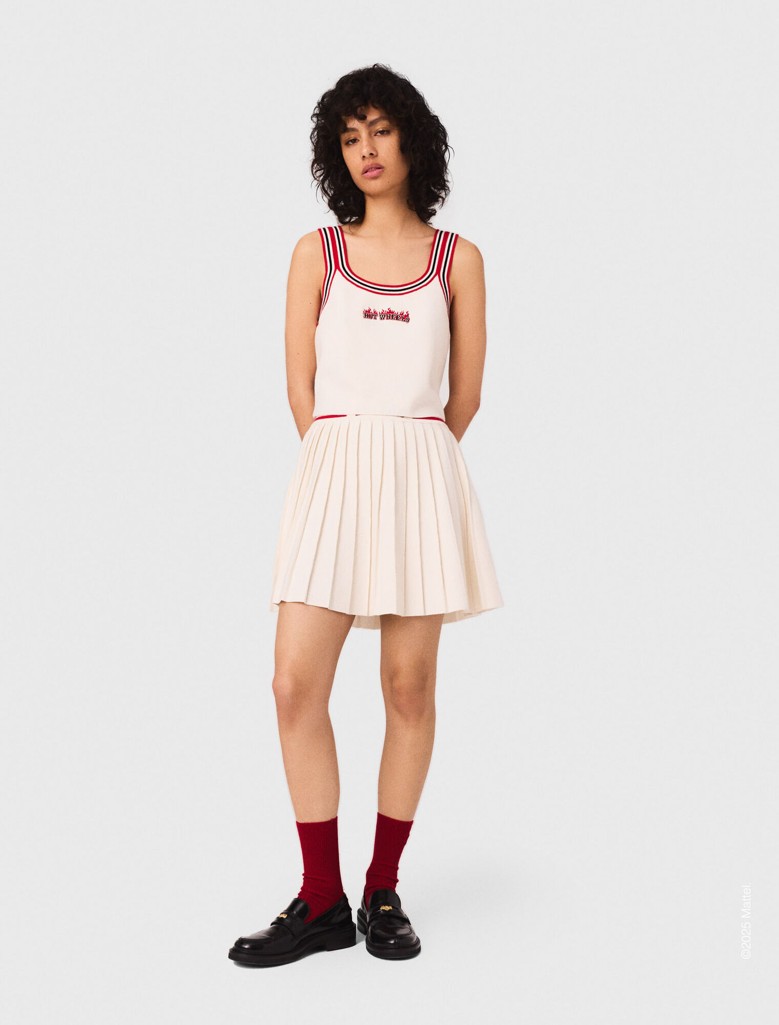 Short pleated knitted skirt