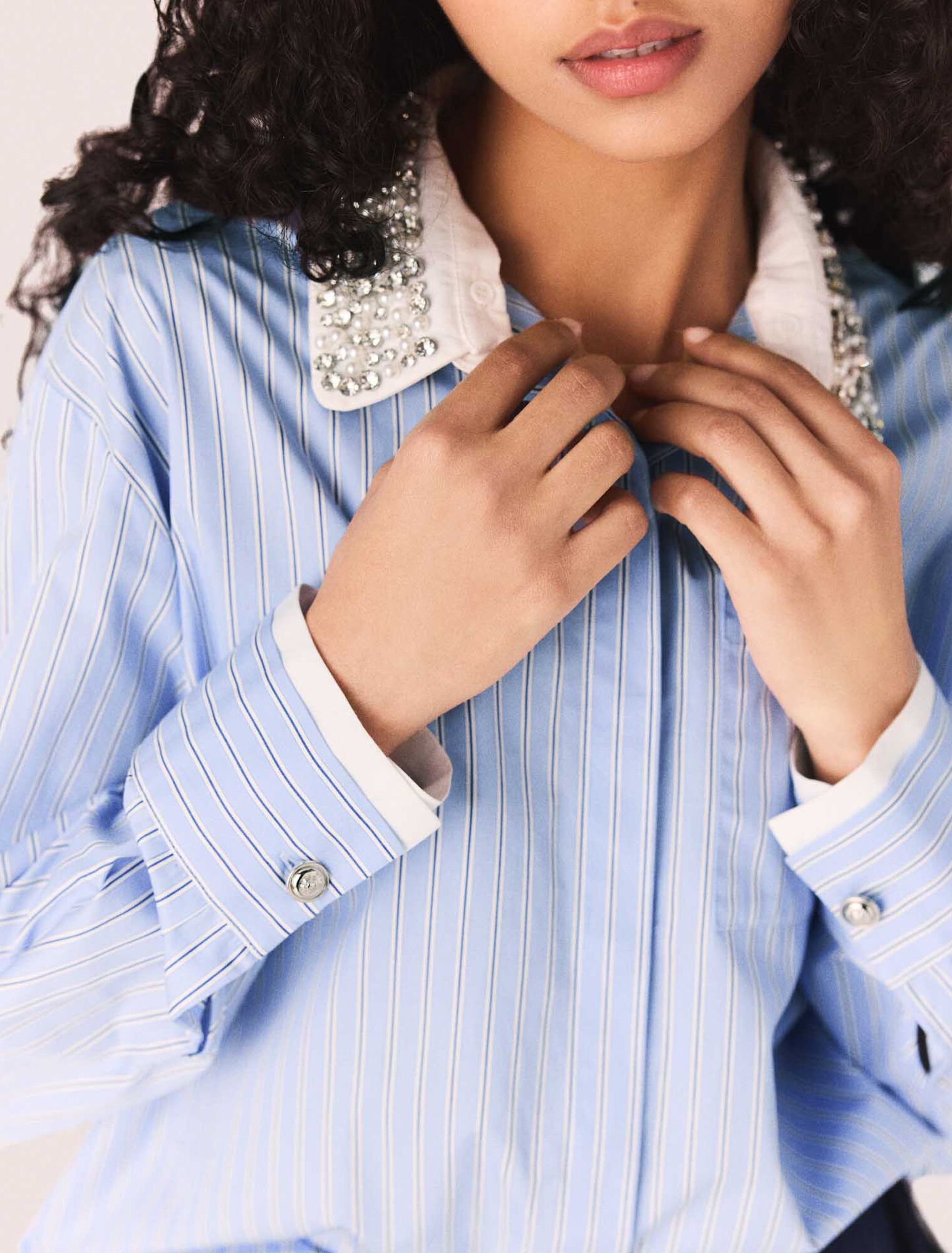 Shirt with removable jewel collar