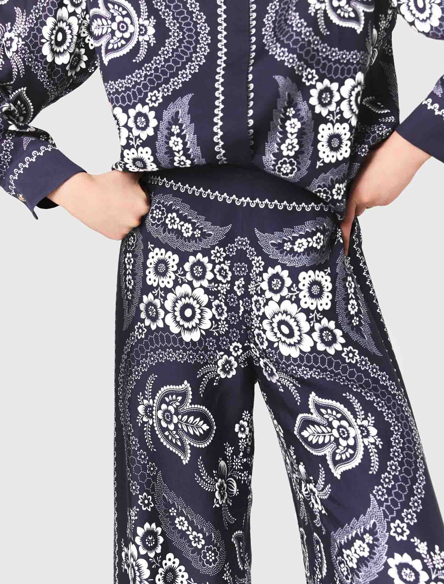 Flowing print trousers