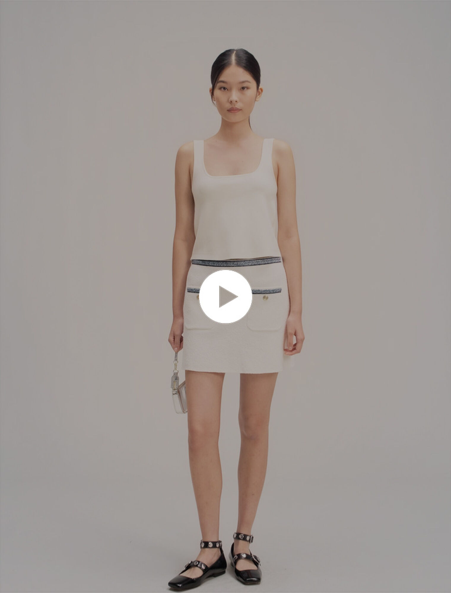 Short skirt with contrasting trim Short skirt with contrasting trim