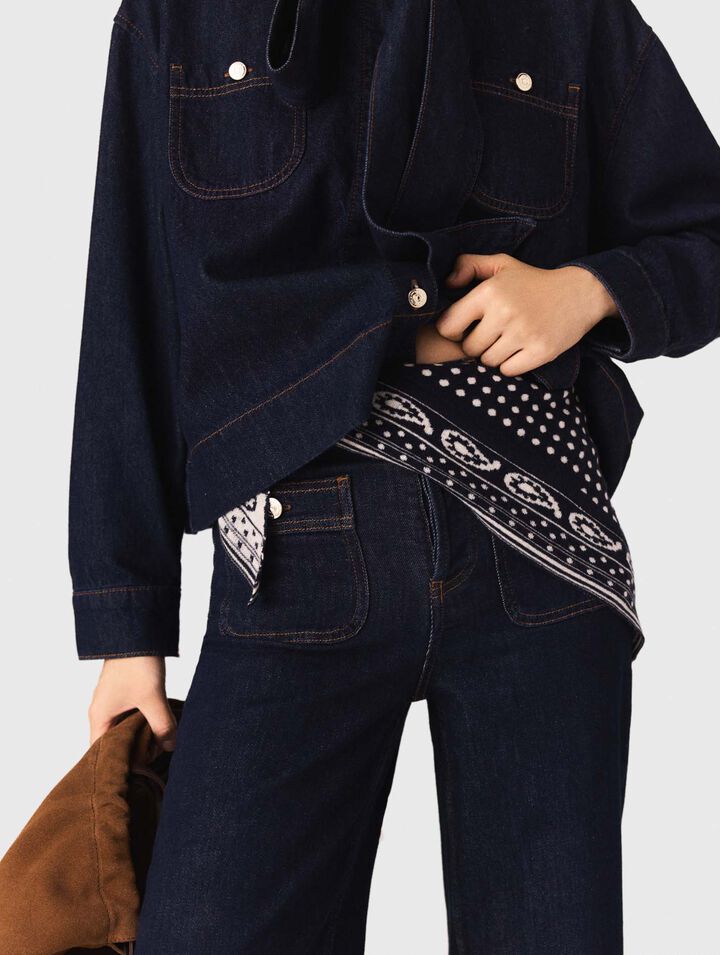 Reversible triangle scarf