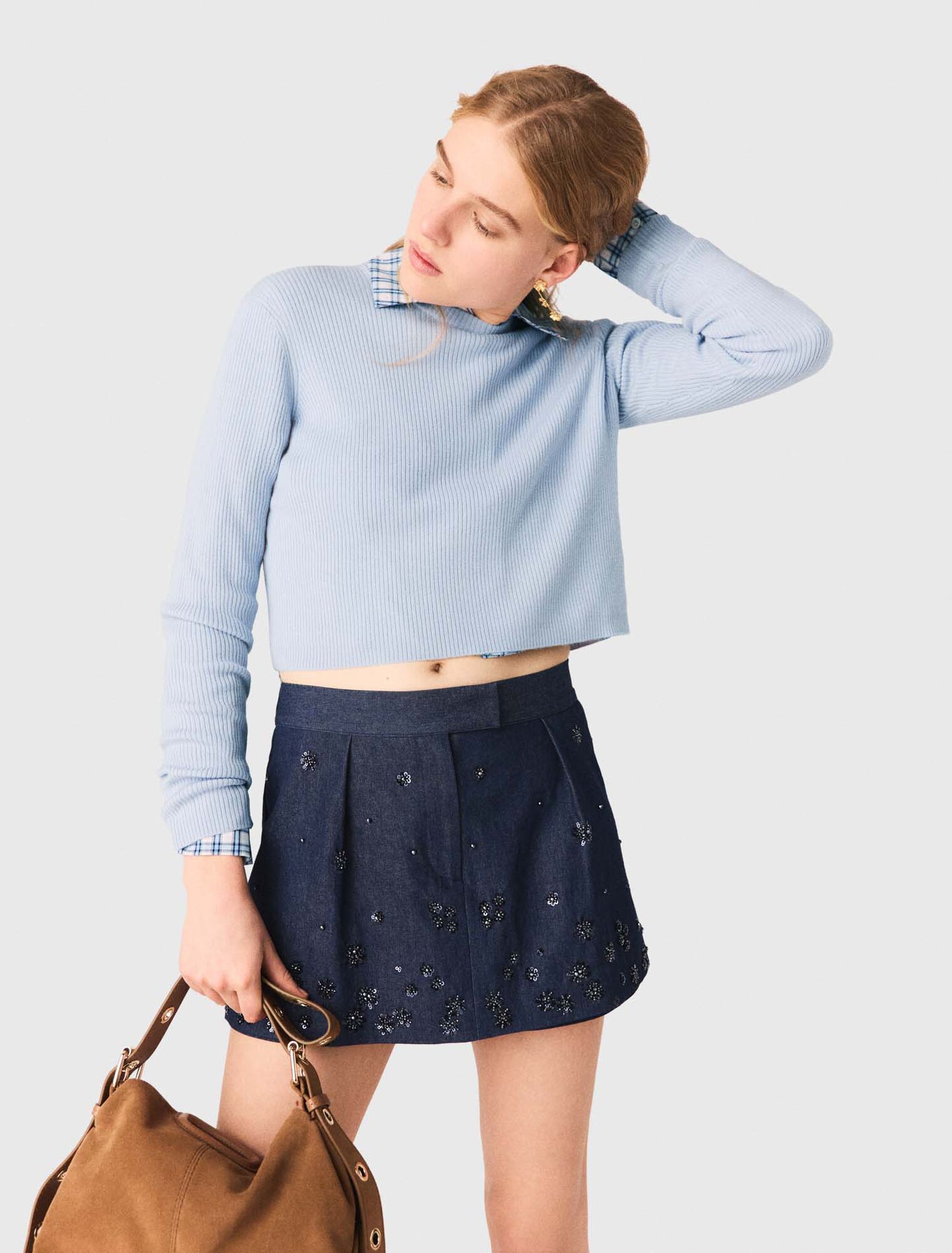 Jewel-button back jumper