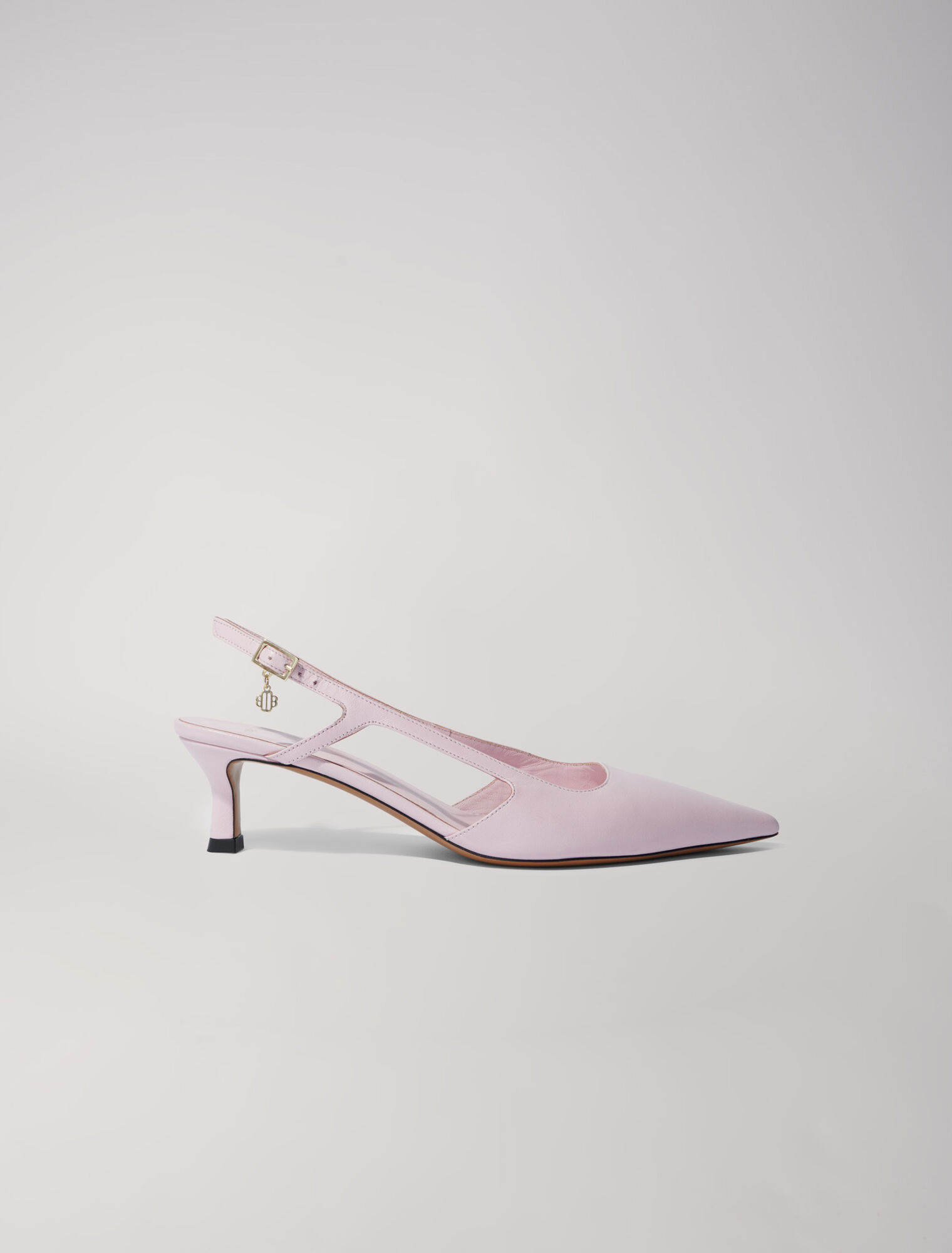 Pointed leather pumps