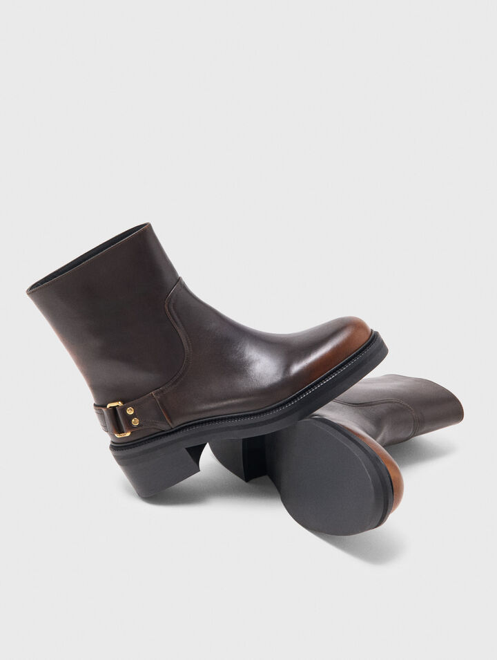 Flat leather ankle boots