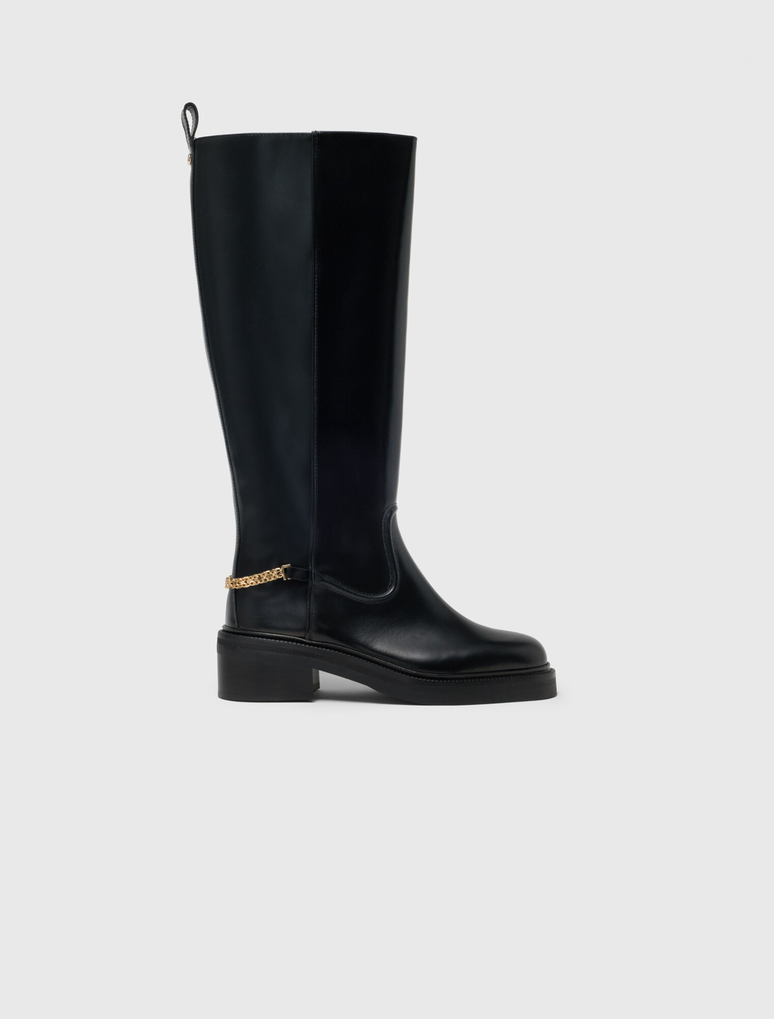 Flat leather boots with chain
