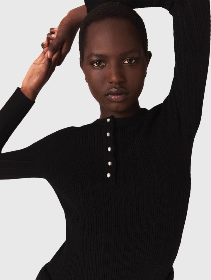 Short beaded-collar knit dress Short beaded-collar knit dress