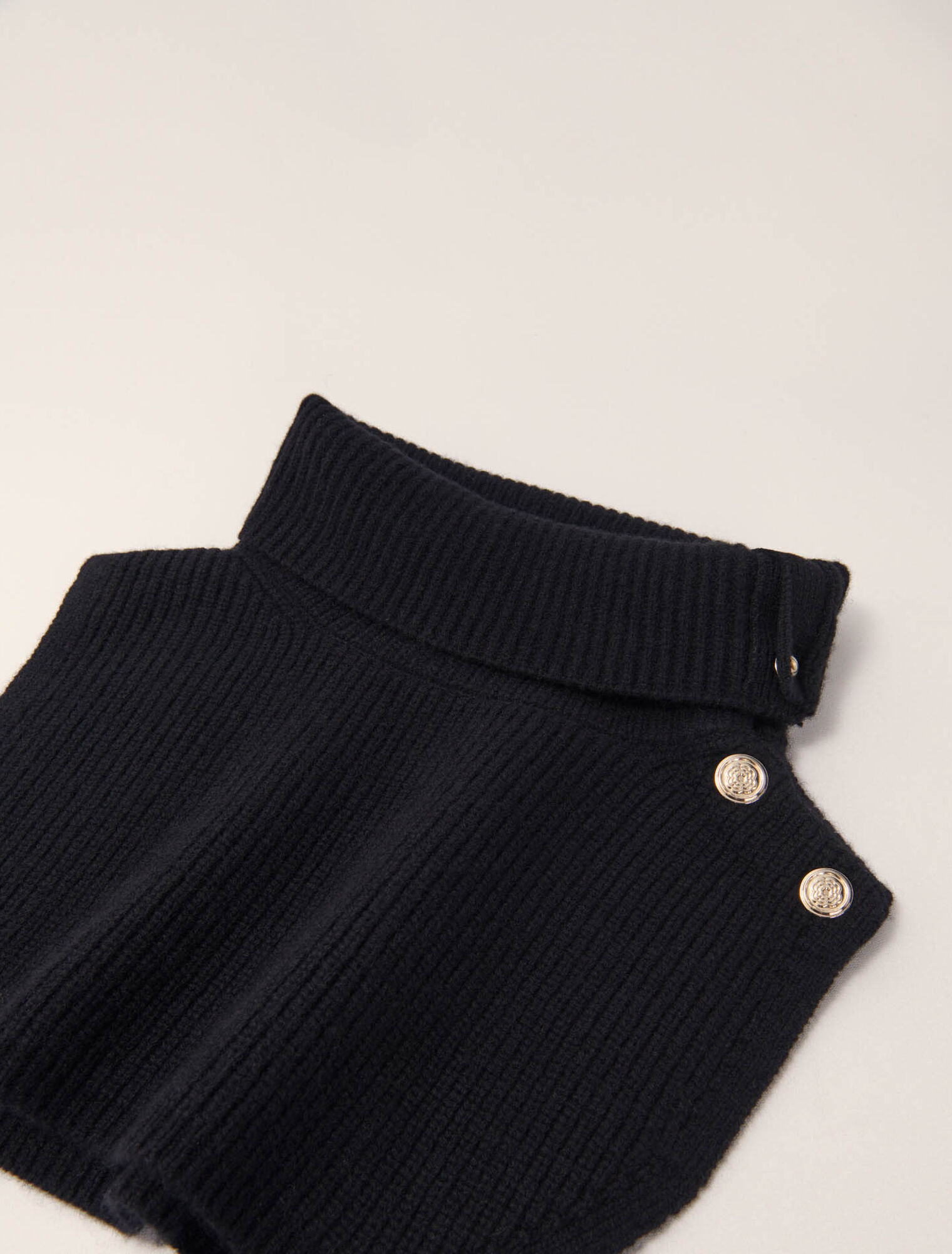 Button-up wool mix collar wrap