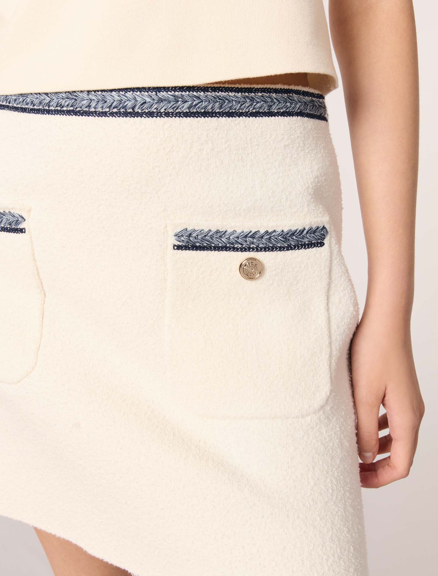 Short skirt with contrasting trim Short skirt with contrasting trim