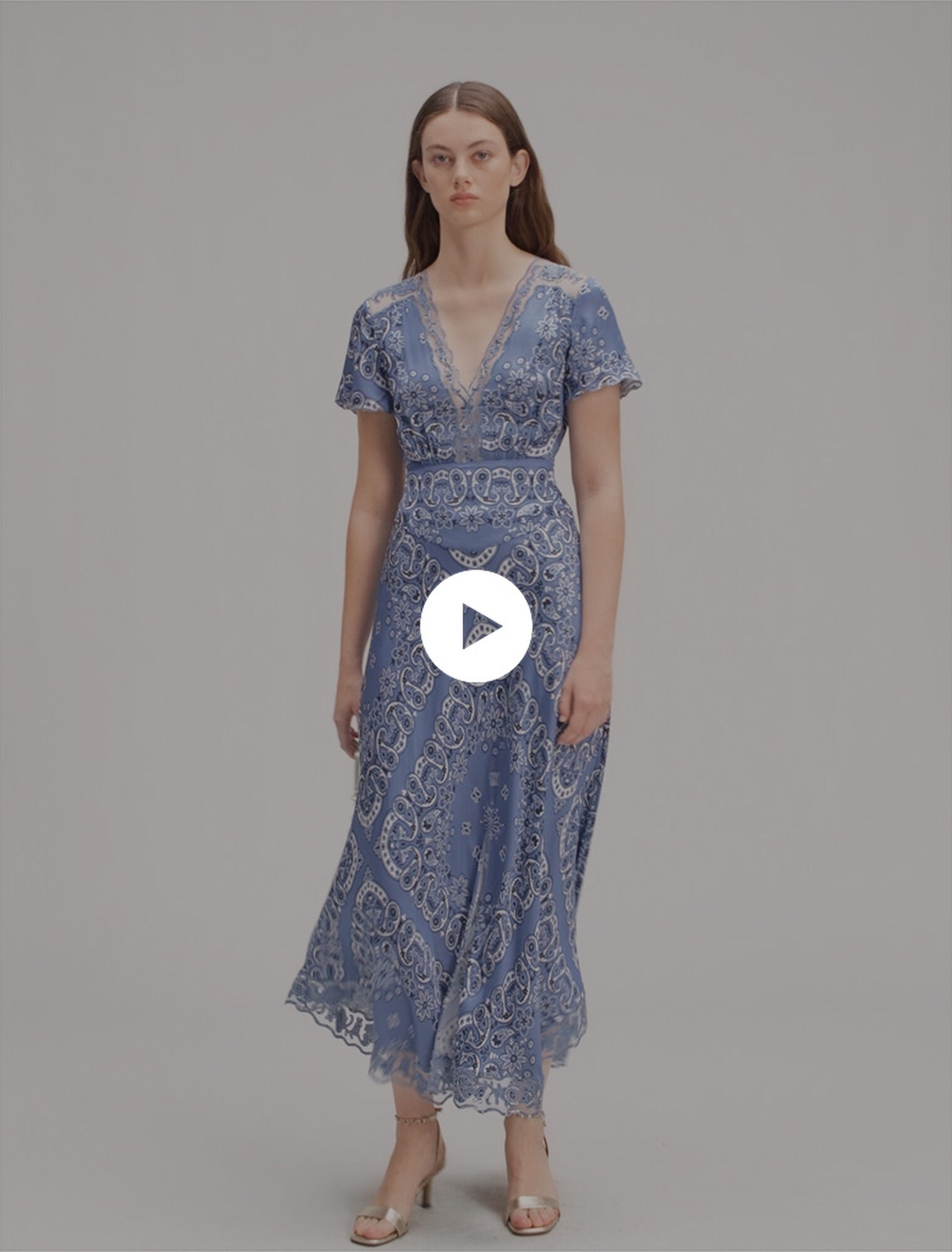 Patterned flowing maxi dress Patterned flowing maxi dress