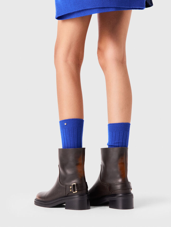 Flat leather ankle boots