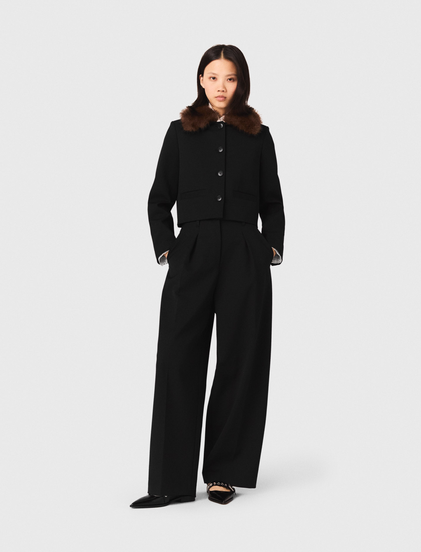 Short jacket with removable collar