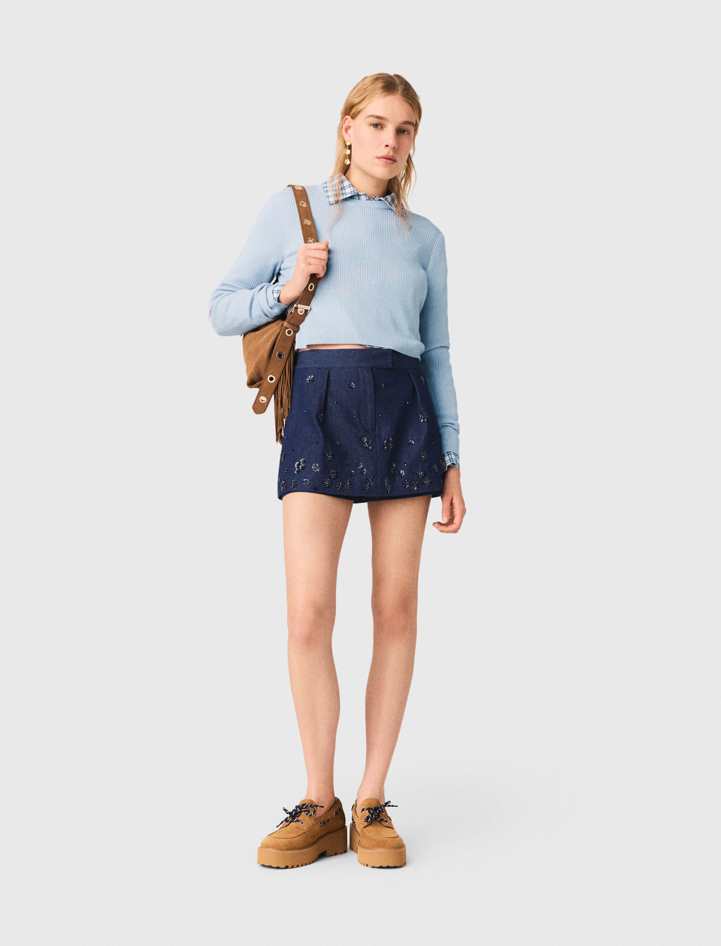 Jewel-button back jumper