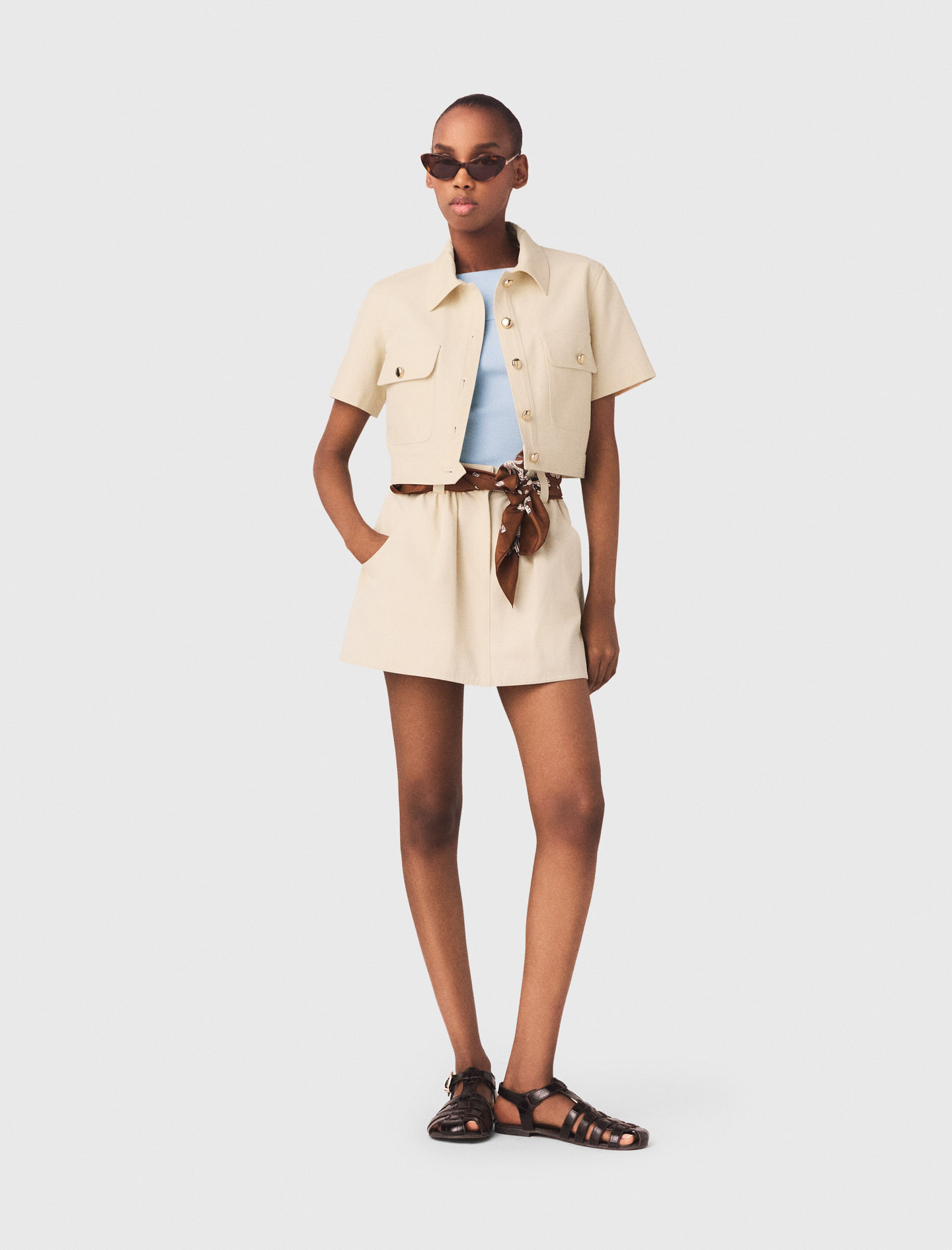 Short-sleeved cropped jacket