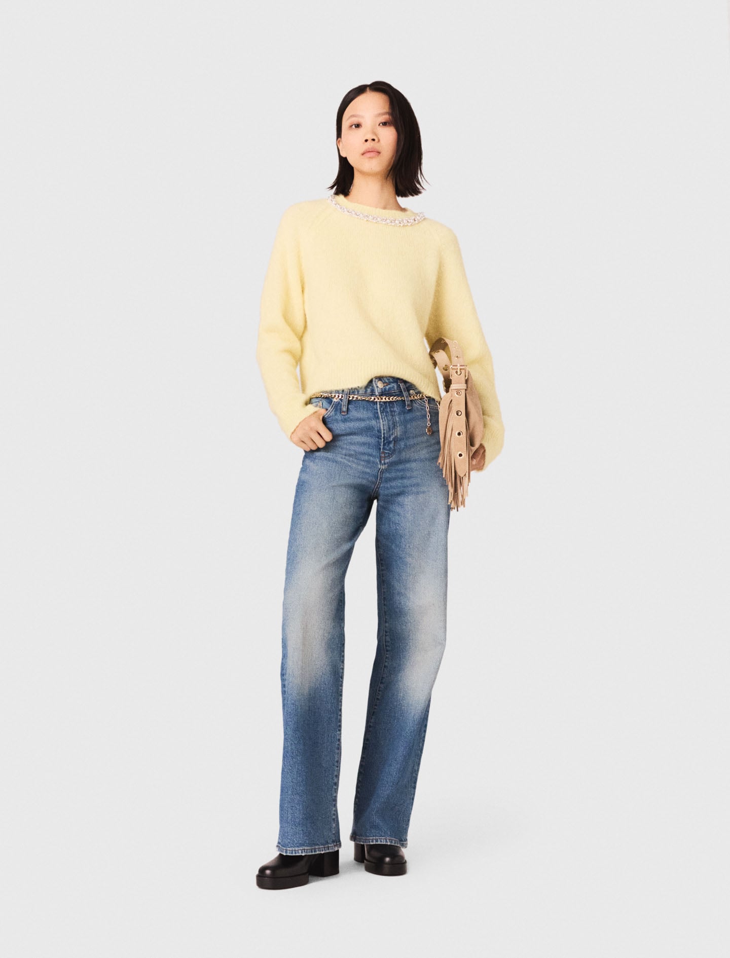 Jeans with chain-link belt